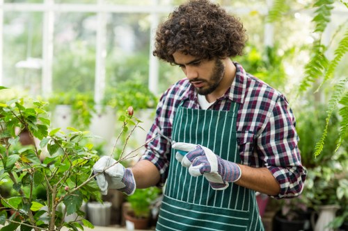 Booking and payment terms for gardening services